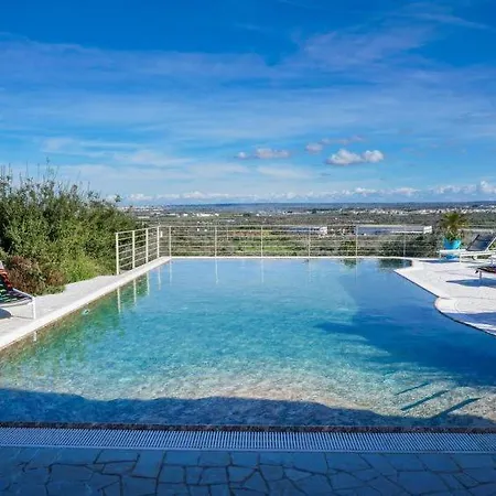 Sleeps 5 Pool Air Con Wifi * Felline